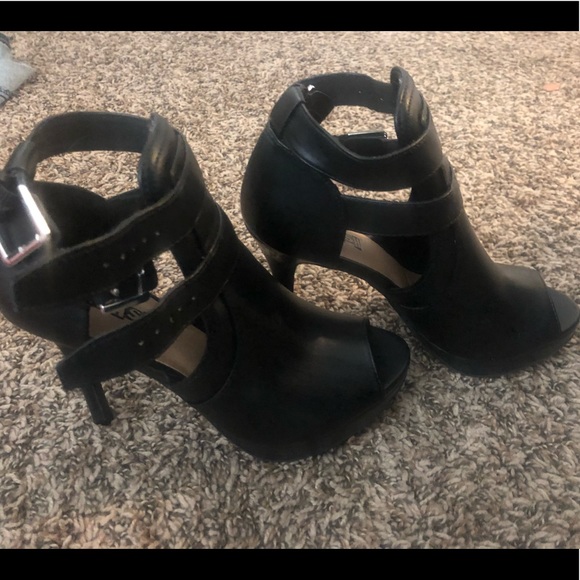 Size 6 black booties - Picture 2 of 3
